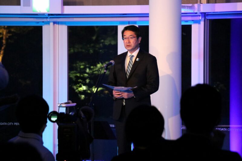 りゅーとぴあにブルーライトアップが点灯しましたの画像