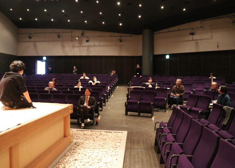 能舞台の構造を最大限に生かした立ち稽古　 ‟鉄の団結“で本番までラストスパート！の画像