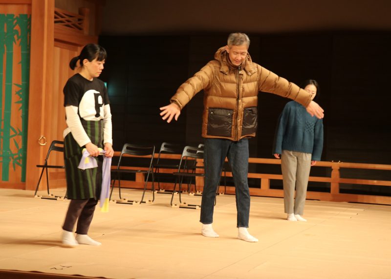 能舞台の構造を最大限に生かした立ち稽古　 ‟鉄の団結“で本番までラストスパート！の画像
