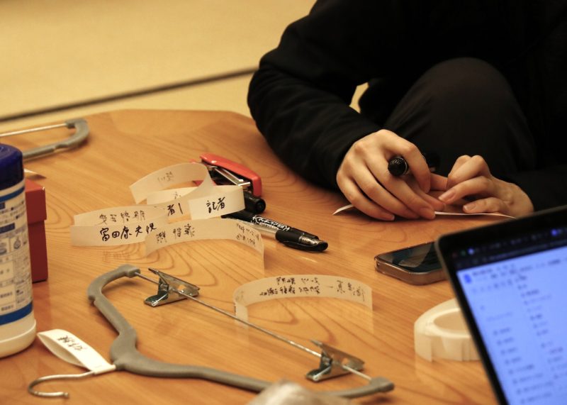 能舞台の構造を最大限に生かした立ち稽古　 ‟鉄の団結“で本番までラストスパート！の画像