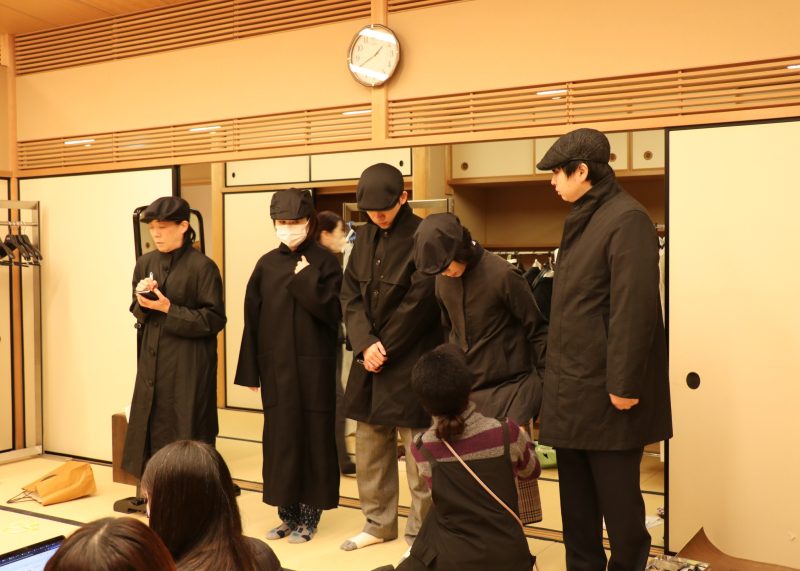 能舞台の構造を最大限に生かした立ち稽古　 ‟鉄の団結“で本番までラストスパート！の画像