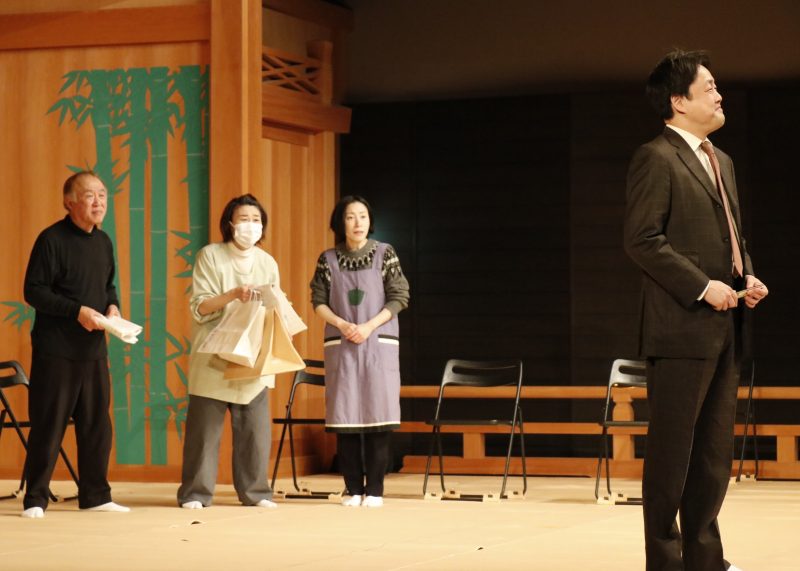 能舞台の構造を最大限に生かした立ち稽古　 ‟鉄の団結“で本番までラストスパート！の画像