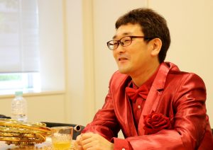 笑いで、涙で人々を勇気づけてきた、魅惑の懐メロ音楽ショーが3年ぶりの復活！